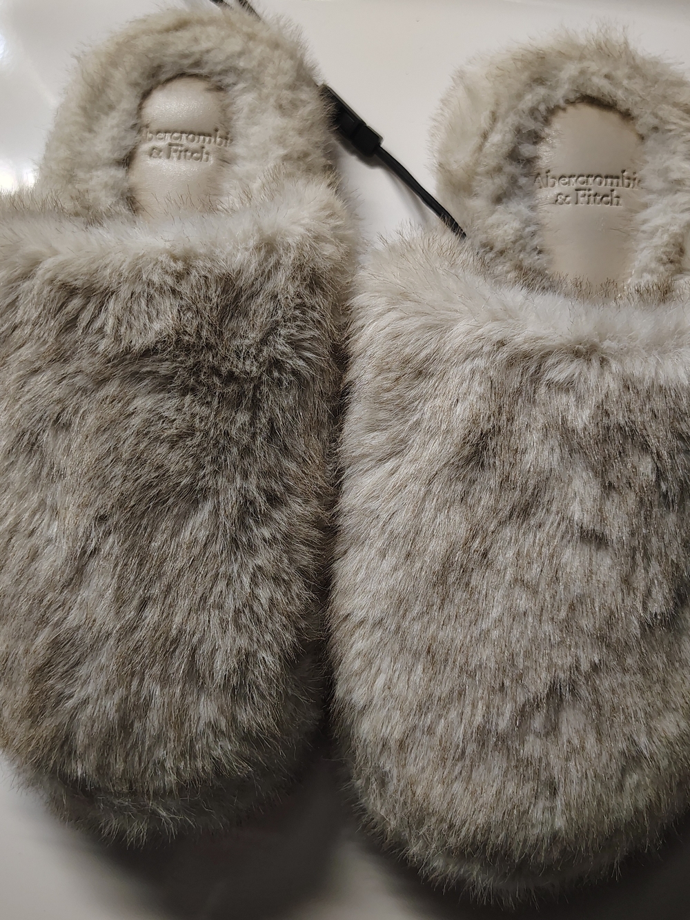 New Abercrombie & Fitch Faux Fur Slip-On Slippers - Gray Sz 6